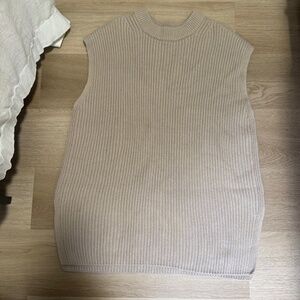 H&M sleeveless sweater